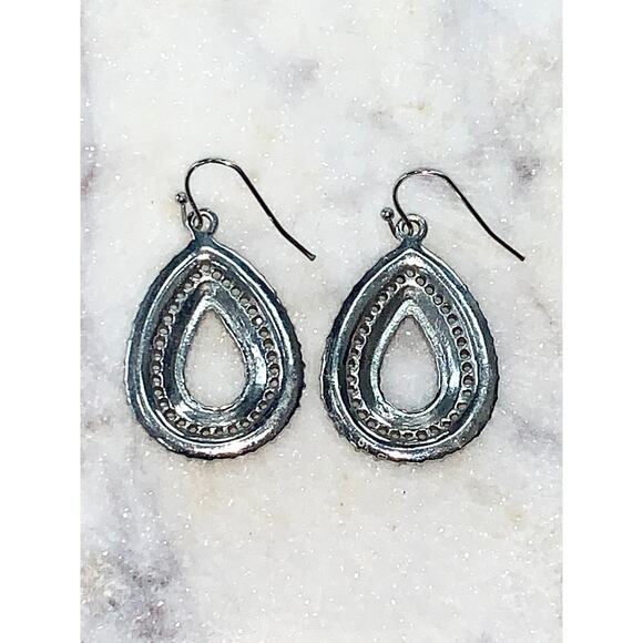 Silver Tone White Beaded Oval Teardrop Dangle Drop Earrings EUC - Picture 6 of 8